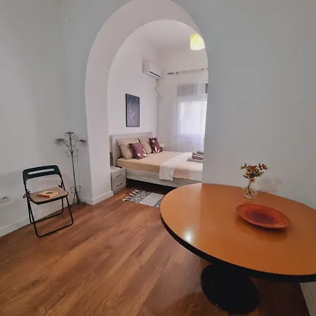 Mihal Popi Apartment *