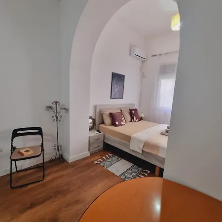 Mihal Popi Apartment *