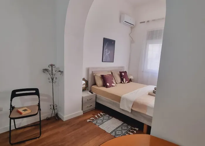 Mihal Popi Lejlighed *